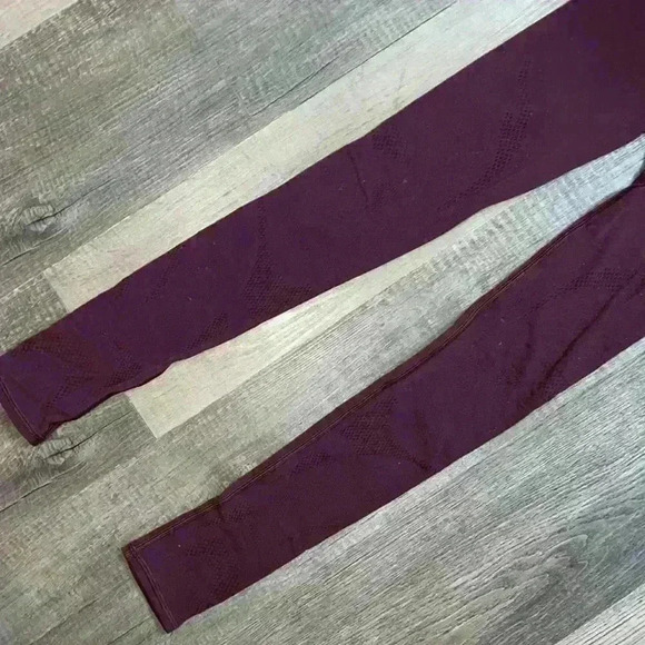 Lululemon Reveal leggings diji rain size 2 - Picture 3 of 7